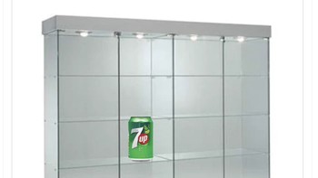 Trofi Liverpool musim ini cuma 7 Up yang notabene adalah merek minuman. Foto: Twitter