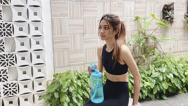 6 Potret Gaya Hidup Sehat Mikha Tambayong yang Sudah Tak Makan Nasi Putih