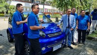 Mobil listrik ini memiliki kapasitas baterai 60 volt, 200 ampere untuk jarak tempuh 200 km sekali isi daya dengan kecepatan maksimum 70 km/jam (Foto: Esti Widiyana)