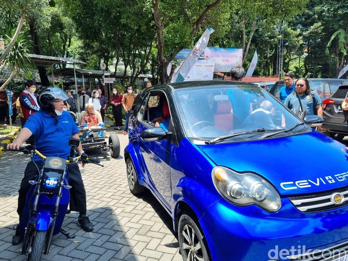 Mobil listrik Ubaya
