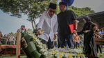 Momen Moeldoko Antar Jenazah Istri ke Peristirahatan Terakhir