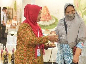 Bermodal Rp 500 Ribu, Wanita 63 Tahun Ini Sukses Jadi Pengusaha Keripik