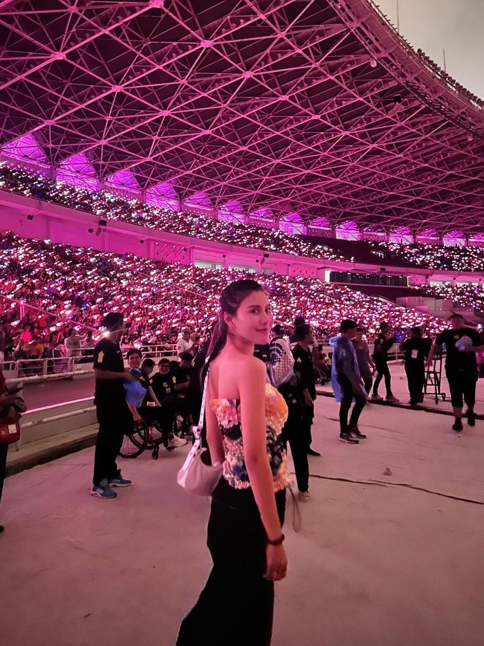 Nagita, Shahnaz dan Ayu Dewi nonton konser BLACKPINK