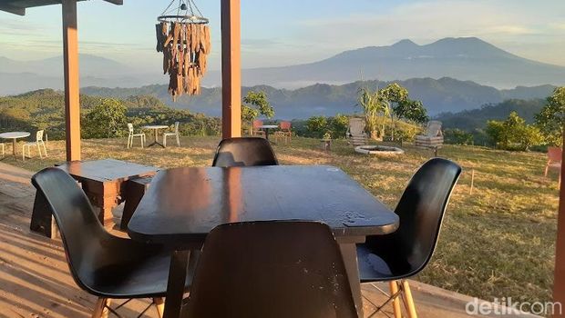 Ngopi di Kopi Amador Sukabumi