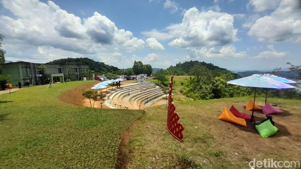 Obwis baru di Sumedang, Taman Seribu Cahaya yang menyuguhkan pemandangan waduk Jatigede dan gunung-gunung