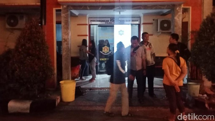 Pelaku perdagangan orang di Pasuruan saat diperiksa di Polres