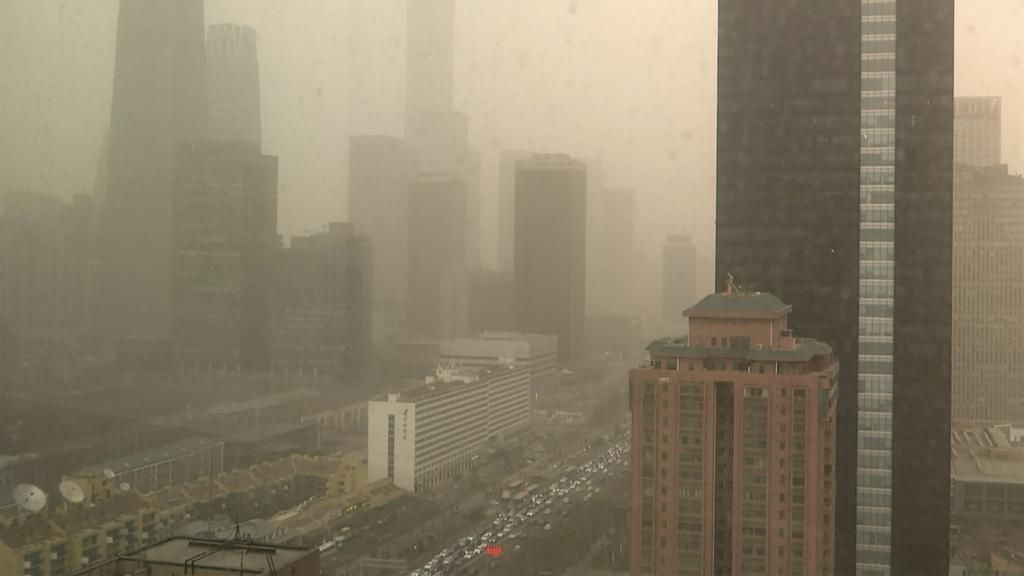 Penampakan Kota Beijing Diselimuti Badai Debu