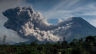 Penampakan Merapi Semburkan Awan Panas, Aktivitas Masih Tinggi