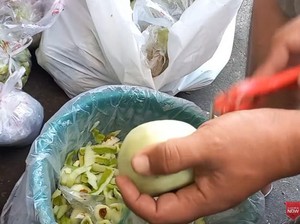 Laris! 5 Pedagang Ini Jual Puluhan Kilogram Makanan Dalam Hitungan Jam