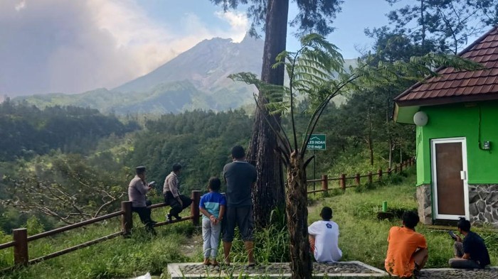 Polsek Kemalang berpatroli di objek wisata Deles Indah, Desa Sidorejo, Kecamatan Kemalang, Klaten. Foto diunggah Minggu (12/3/2023).