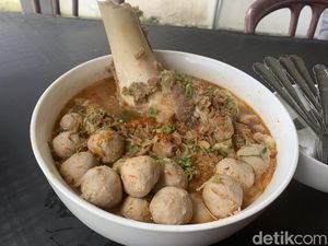 Cicipi Bakso Tunjang Batubara dengan Toping Sumsum yang Bikin Ngiler