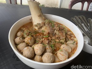 Cicipi Bakso Tunjang Batubara dengan Toping Sumsum yang Bikin Ngiler
