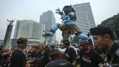 Pawai Ogoh-ogoh Semarakkan CFD di Bundaran HI