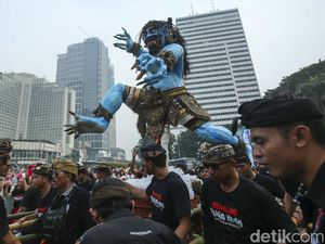 Pawai Ogoh-ogoh Semarakkan CFD di Bundaran HI