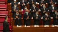 Voting itu dilakukan dalam rapat tahunan NPC yang digelar di Alun-alun Besar Rakyat di Beijing sejak akhir pekan lalu. Penetapan Xi sebagai Presiden China untuk periode ketiga oleh NPC itu dilakukan setelah dia dikukuhkan untuk menjabat lima tahun ke depan sebagai Ketua Partai Komunis China dan pemimpin militer China--dua posisi kepemimpinan paling signifikan dalam politik China--pada Oktober tahun lalu. 