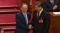 Hampir 3.000 anggota parlemen China (NPC), memilih dengan suara bulat di Aula Besar Rakyat untuk memilih Xi menjadi presiden tiga periode dalam pemilihan di mana dia menjadi kandidat tunggal. 