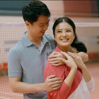 Kevin Sanjaya dan Valencia Tanoesoedibjo melakukan pemotretan pre-wedding dengan berbagai tema. Setelah gaya Old Hollywood, kali ini bertema badminton. Foto: Instagram/@valenciatanoe @morden.co
