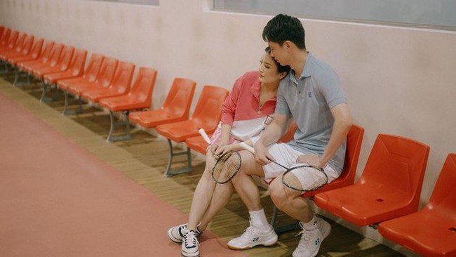 Keduanya mengenakan baju olahraga koleksi EA7, lini sportswear dari Emporio Armani. Foto: Instagram/@valenciatanoe @morden.co