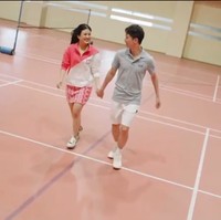 Nuansa 90-an cukup kental dalam prewedding yang dibuat untuk kesekian kalinya ini. Foto: Instagram/@valenciatanoe @morden.co