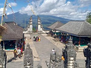 Tak Bayar Masuk Pura Lempuyang, 1 Bule Berlagak Seperti Guide