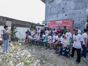 Mitigasi Banjir, Relawan Pendukung Ganjar Buat 100 Biopori di Cirebon