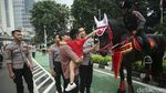 Saat Polisi Berkuda Jadi Primadona di CFD Jakarta
