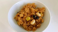 Kacang salad diyakini menghadirkan tekstur enak pada paduan nasi kopi. Foto: soranews24.com