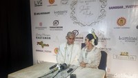 Shinta Bachir dan Indra Kristianto mengesampingkan urusan bulan madu. Mereka justru niat untuk liburan bareng keluarga. Foto: Febri/detikHOT