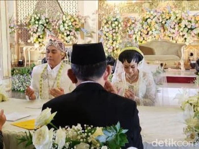 Shinta Bachir Shinta Bachir menikah.
