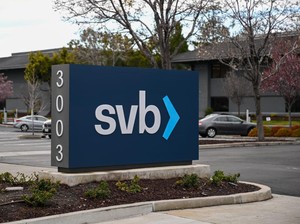Menata Optimisme dalam Bayang-Bayang Krisis