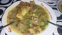 Sop Kikil Lorong Makassar yang Nikmat Ini Ludes dalam 3 Jam Saja!