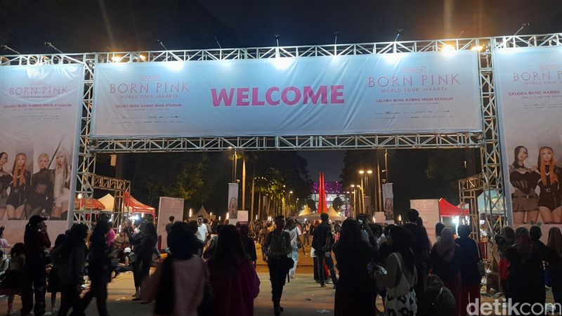 Suasana di GBK di malam konser BLACKPINK