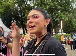 Tenteng Kipas Rp 30 Ribuan, Thalita Latief Ngibrit Takut Telat Nonton BLACKPINK