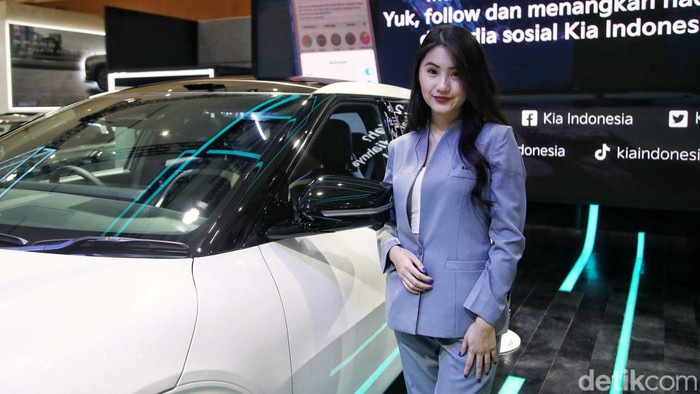 Wajah-wajah Cantik di Jakarta Auto Week 2023 Sales Promotion Girl berjaga di pameran diJakarta Auto Week 2023, JCC Senayan, Sabtu (11/3/2023).Β Gaikindo Jakarta Auto Week (GJAW)Β dilaksanakan pada 1-19 Maret 2023 di Jakarta Convention Center (JCC) Senayan, Jakarta Pusat.