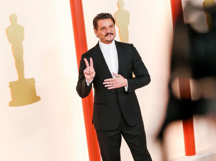 Salma Hayek and Pedro Pascal at the 95th Annual Academy Awards held at Ovation Hollywood on March 12, 2023 in Los Angeles, California. (Photo by Lexie Moreland/WWD via Getty Images)