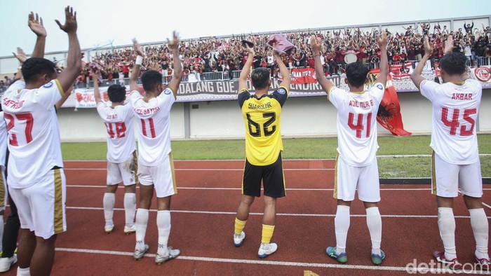 Persita Tangerang vs PSM Makassar berjalan sengit dalam lanjutan Liga 1 2022. Diwarnai kartu merah, laga tuntas tanpa gol.