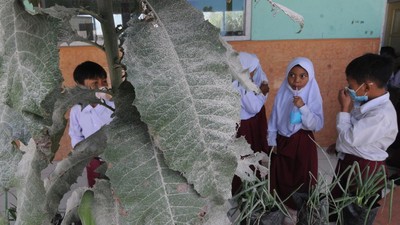 Hujan Abu Erupsi, Begini Aktivitas Sekolah di Lereng Gunung Merapi