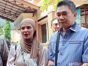 Perasaan Aldila Jelita Campur Aduk Ultah di Hari Pertama Sidang Cerai