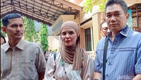 Aldila Jelita menegaskan dia dan Indra Bekti akan tetap menjaga silaturahmi meski kelak hasilnya benar-benar harus berpisah. Foto: Ahsan/detikHOT