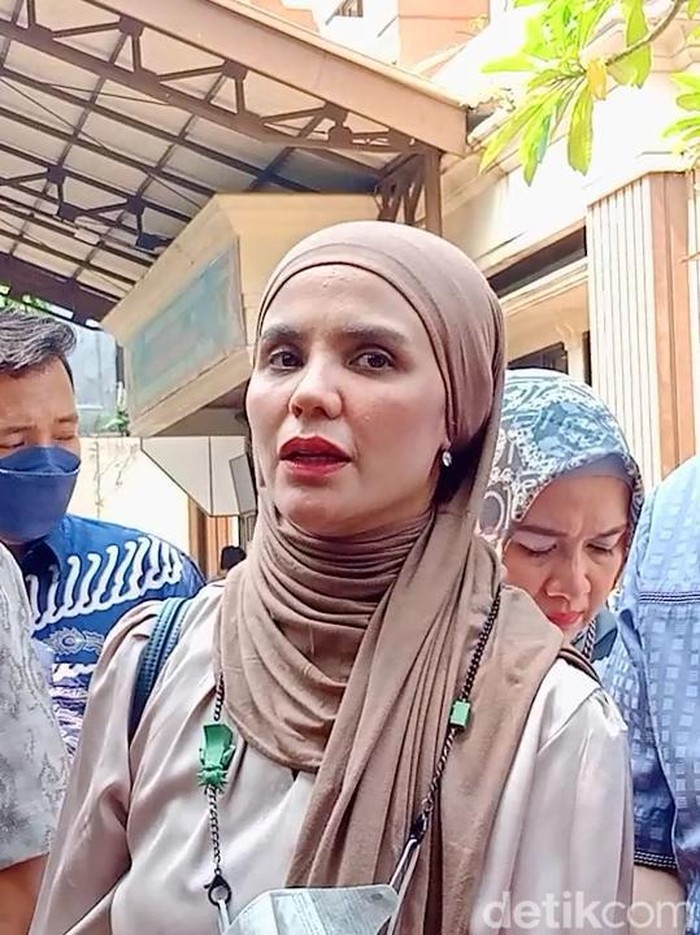 Aldila Jelita di sidang cerai perdana.
