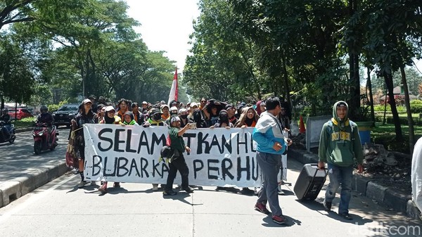 Momen Perhutani Didemo Pencinta Alam soal Kasus Ranca Upas