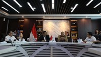 Raindo United Services merupakan maskapai penyedia jasa kargo udara berbasis digital terbaru di Indonesia, yang akan melayani rute domestik (Jakarta, Medan, Balikpapan, Makassar dan Surabaya) dan internasional (Singapura, Hong Kong, dan Guangzhou) yang di rencanakan mulai bulan Juli 2023.