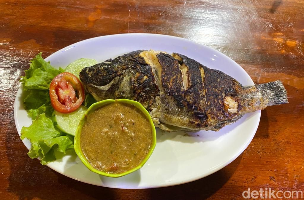 Asam Segar, Ikan Bakar Tinombur Khas Batak Toba di Pulau Samosir