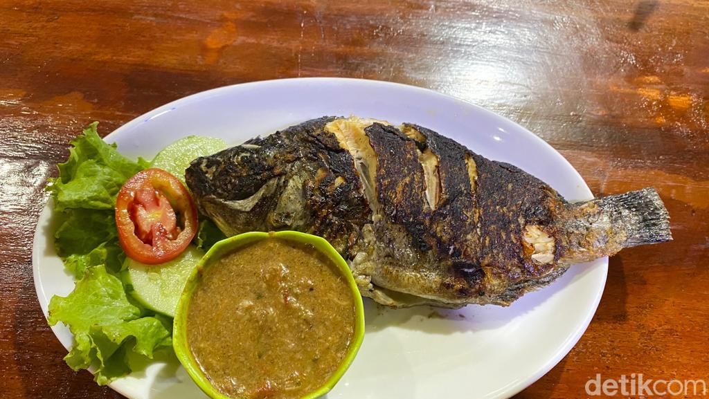 Asam Segar, Ikan Bakar Tinombur Khas Batak Toba di Pulau Samosir
