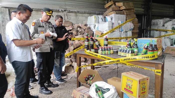 BPOM menggerebek pabrik obat tradisional ilegal di Banyuwangi