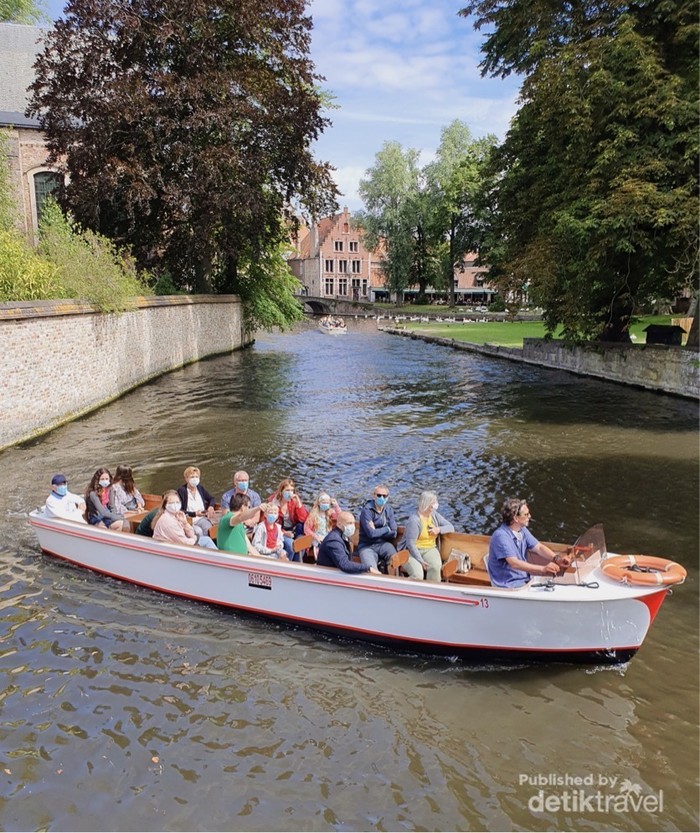 Boat trip, aktivitas yang wajib di coba saat di Bruges