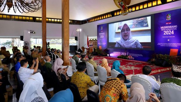 Bupati Ipuk Luncurkan 'Kampung Cerdik' Program Cegah Penyakit Tidak Menular