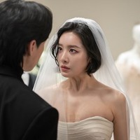 Karakternya dalam drama Korea The Glory Part 2, Choi Hye Jeong diceritakan menjalani operasi payudara. Foto: dok. Instagram @jooyoungthej