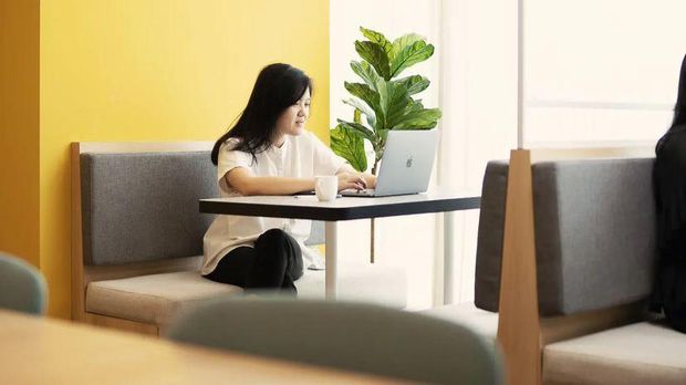 Banyak coworking space bermunculan. Terutama di kota-kota besar seperti Surabaya.