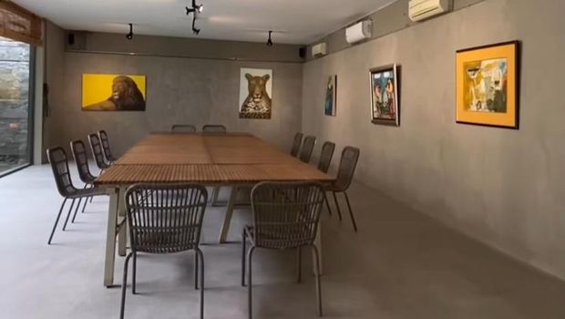 Banyak coworking space bermunculan. Terutama di kota-kota besar seperti Surabaya.